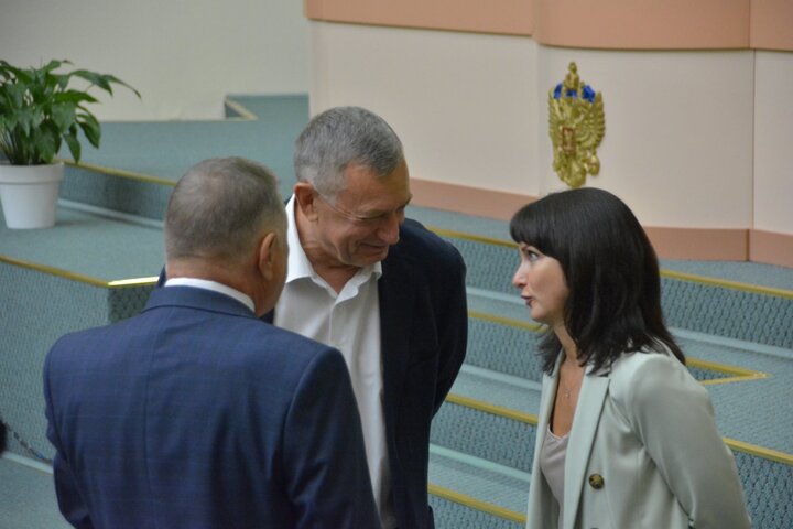 Депутат Саратовской областной думы Татьяна Ерохина (справа)