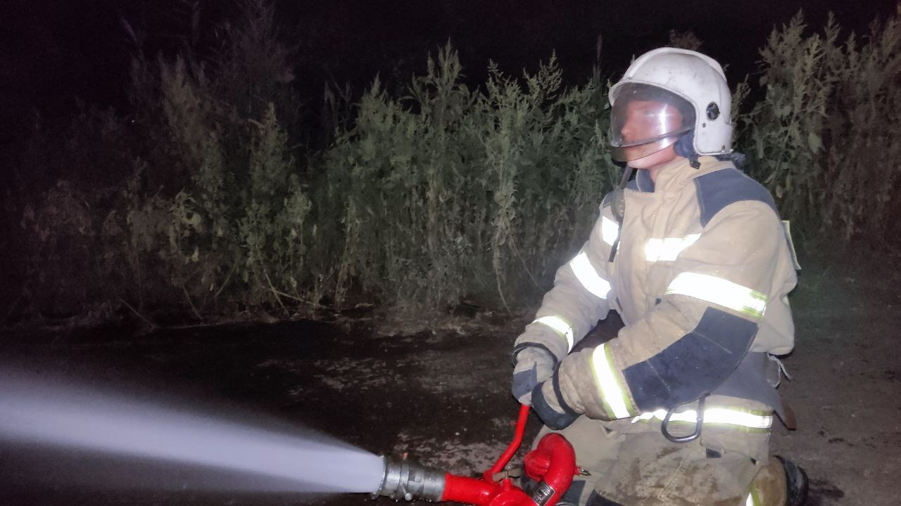 В Энгельсе масштабный пожар в промзоне уничтожил здание площадью 900  квадратных метров — ИА «Версия-Саратов»