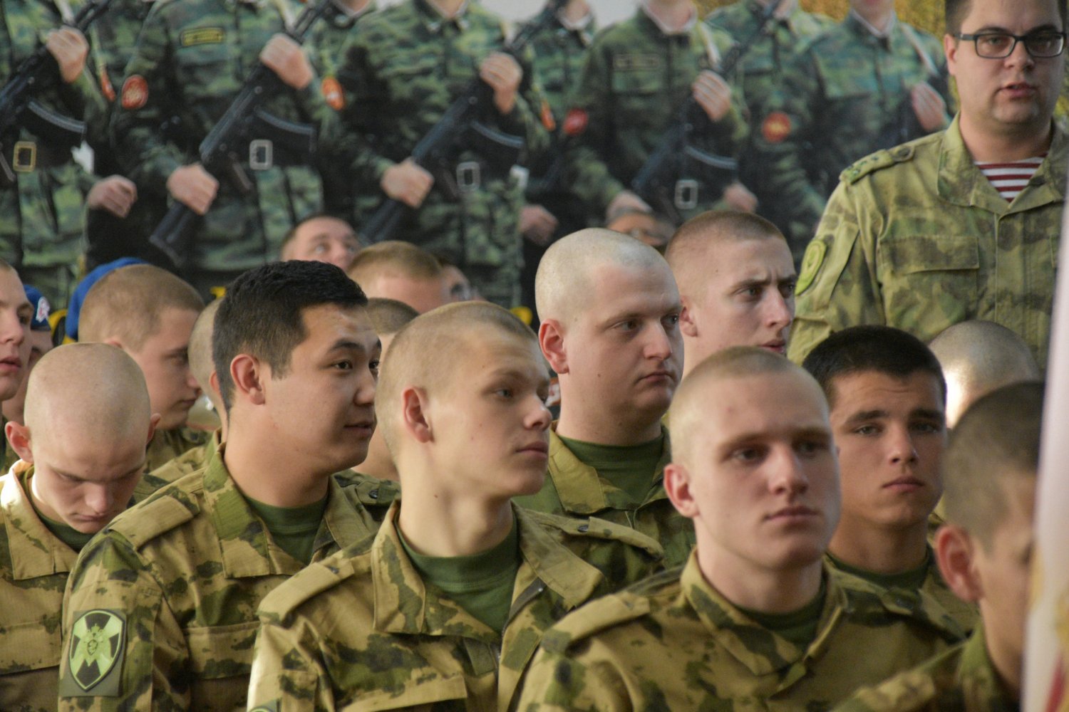 Никто не попадет в зону проведения специальной военной операции»: в Саратове  проводили призывников (фото, видео) — ИА «Версия-Саратов»