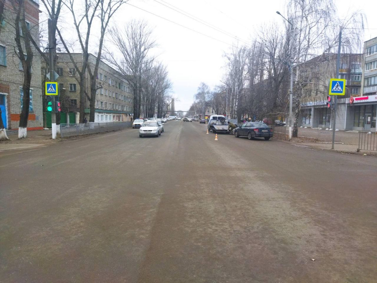 За сутки в регионе сбили троих пешеходов, в областном центре машина  врезалась в автомат с водой — ИА «Версия-Саратов»