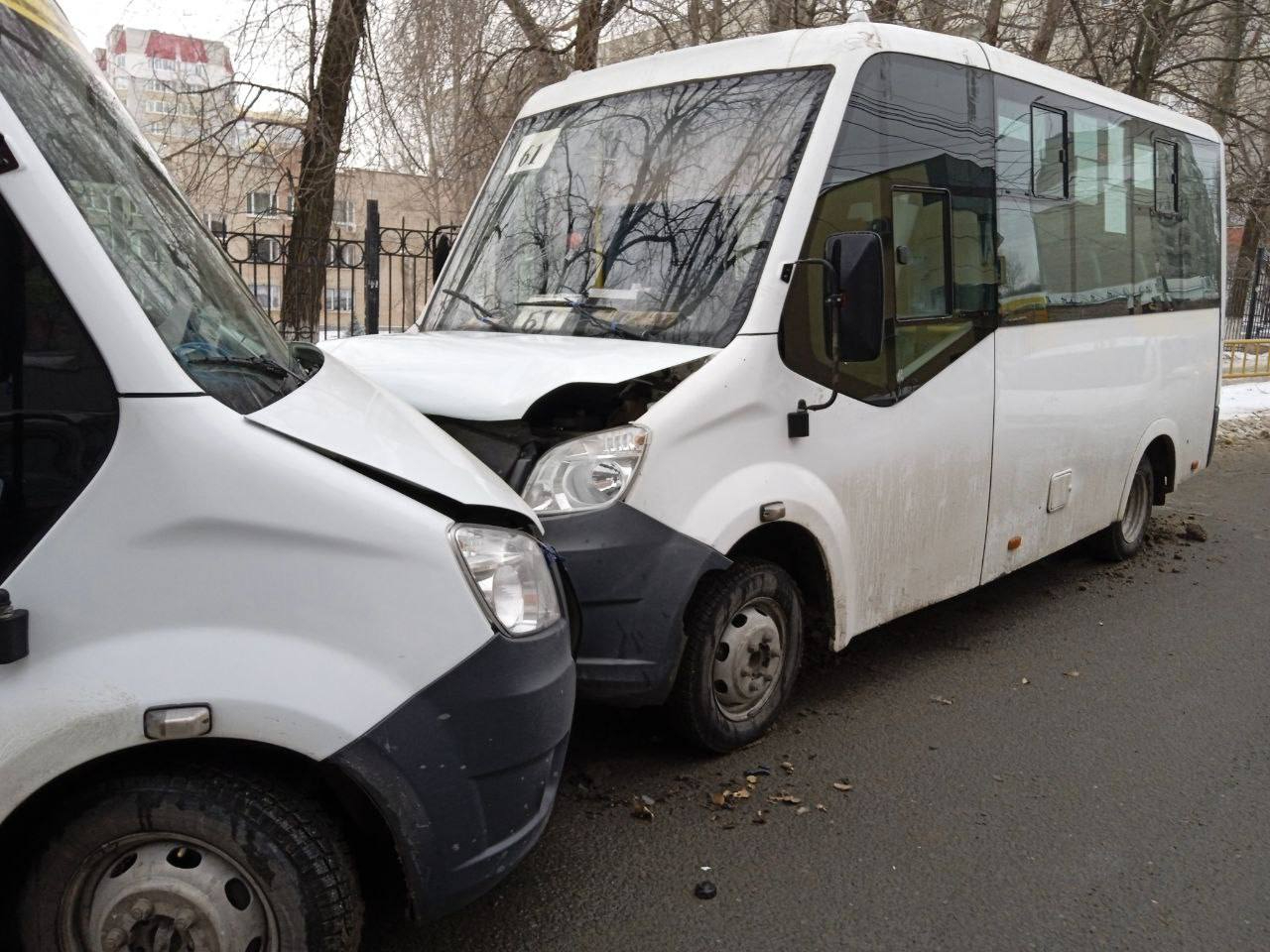 В Саратове столкнулись две маршрутки: 16-летняя девушка в больнице |  15.12.2022 | Саратов - БезФормата