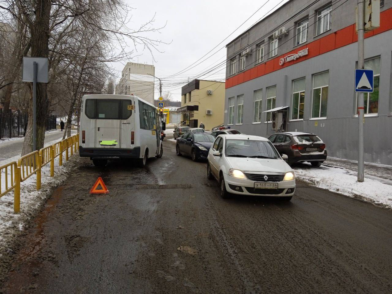 В Саратове столкнулись две маршрутки: 16-летняя девушка в больнице — ИА  «Версия-Саратов»