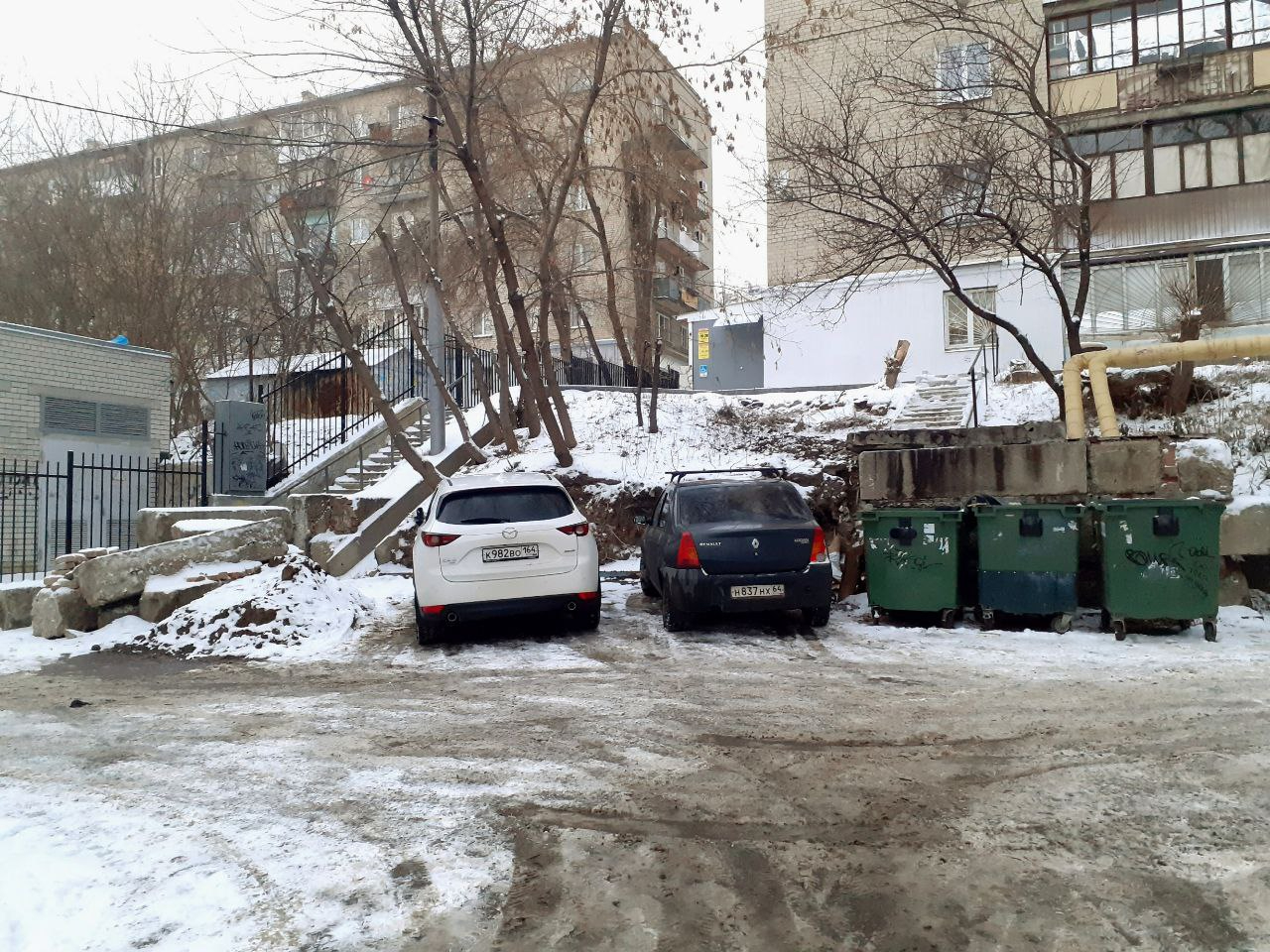 В Саратове продолжается разрушение подпорной стены девятиэтажного дома  рядом с Набережной Космонавтов | 16.12.2022 | Саратов - БезФормата