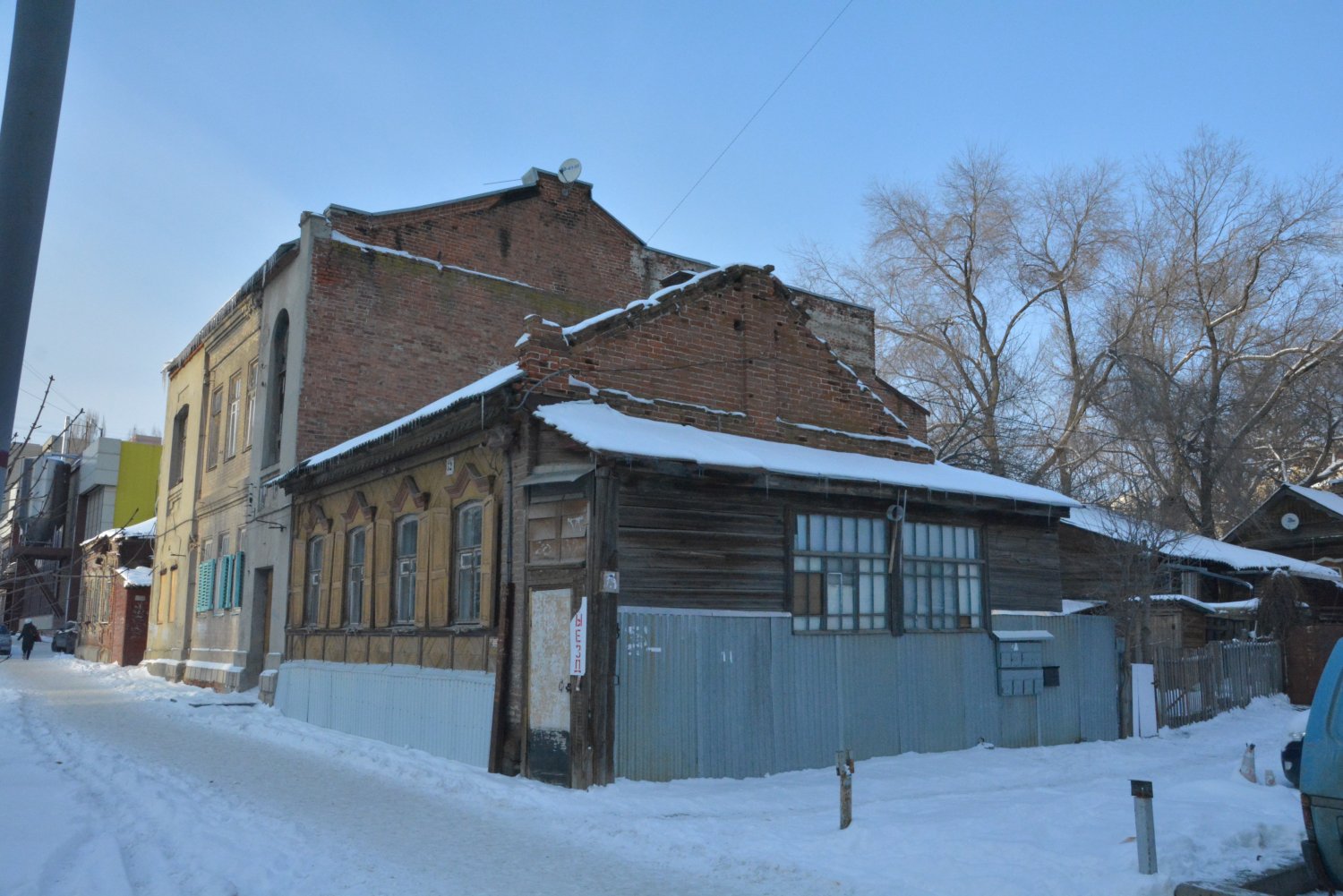 За два года городские власти так и не снесли аварийное жильё на месте  предполагаемого строительства дома для врачей | 15.02.2023 | Саратов -  БезФормата