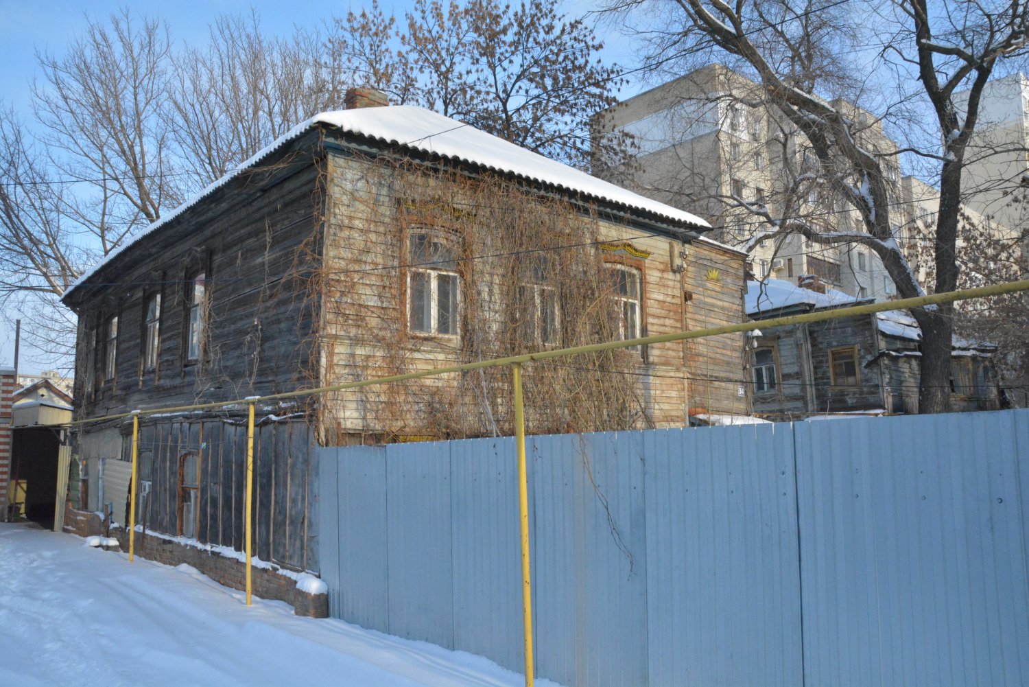 За два года городские власти так и не снесли аварийное жильё на месте  предполагаемого строительства дома для врачей — ИА «Версия-Саратов»