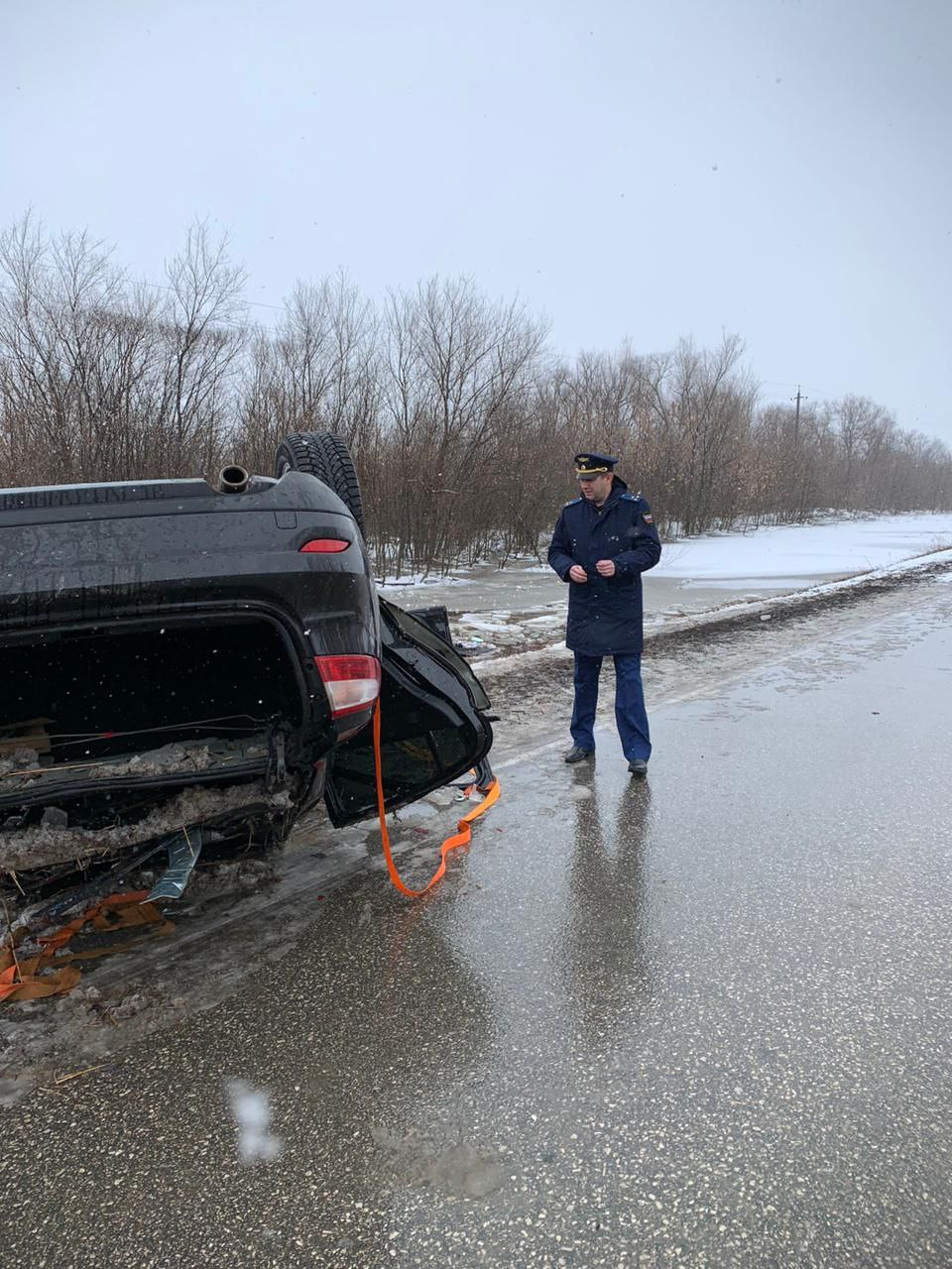 Под Марксом Renault улетел с трассы: женщина-водитель утонула, за жизнь  пятилетнего ребенка боролись врачи — ИА «Версия-Саратов»