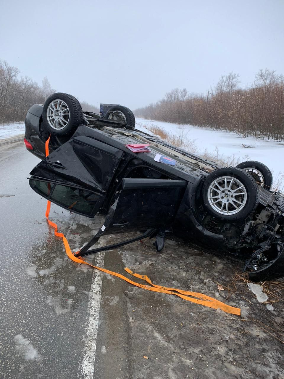 Под Марксом Renault улетел с трассы: женщина-водитель утонула, за жизнь  пятилетнего ребенка боролись врачи — ИА «Версия-Саратов»