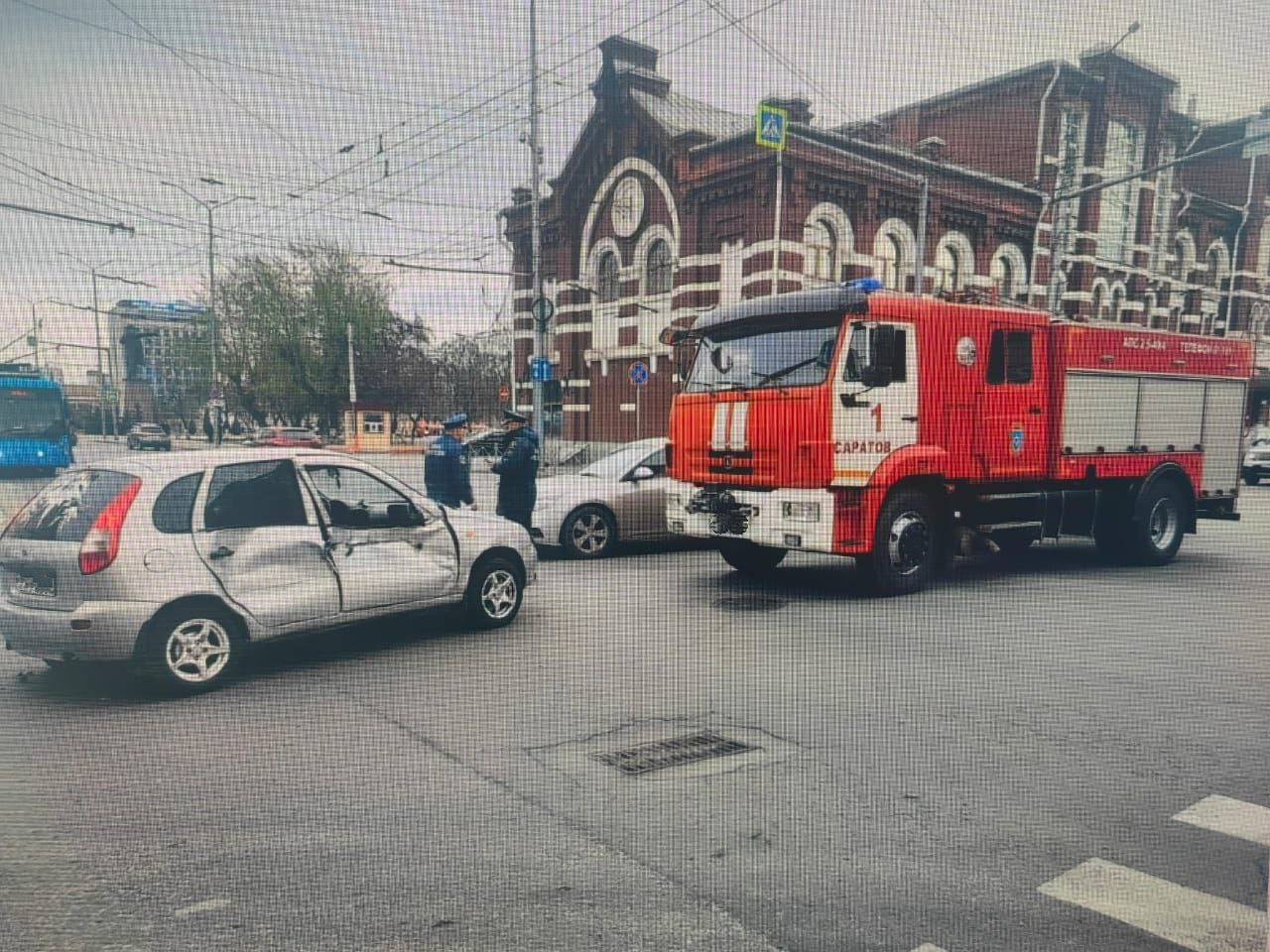 Пенсионер не заглушил свою машину и попал под её колёса — ИА  «Версия-Саратов»