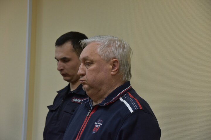 Дмитрий Плеханов (справа)
