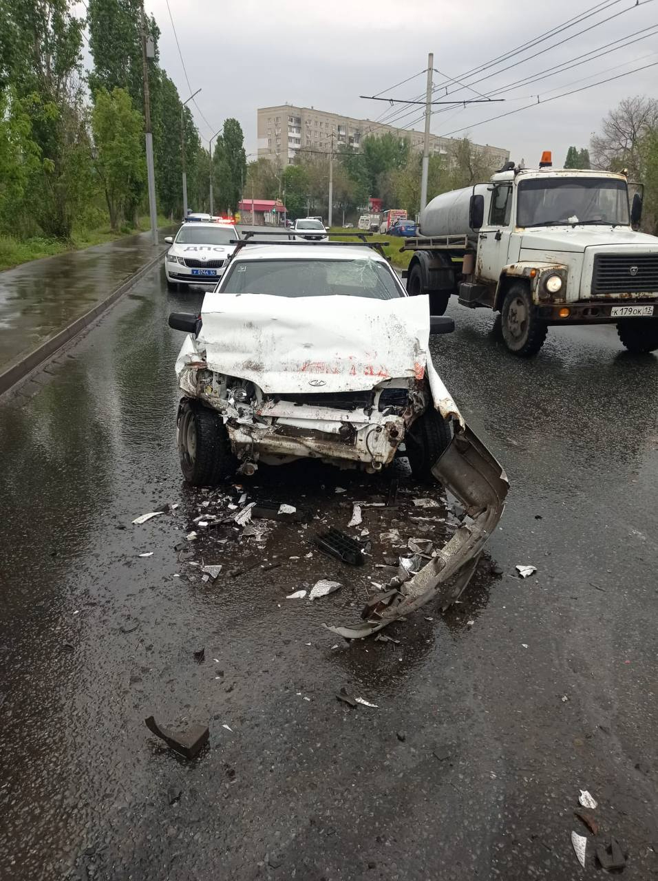 В Заводском районе отечественная легковушка влетела в автобус: есть  пострадавший — ИА «Версия-Саратов»