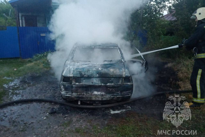 Сгоревший автомобиль в Балашове