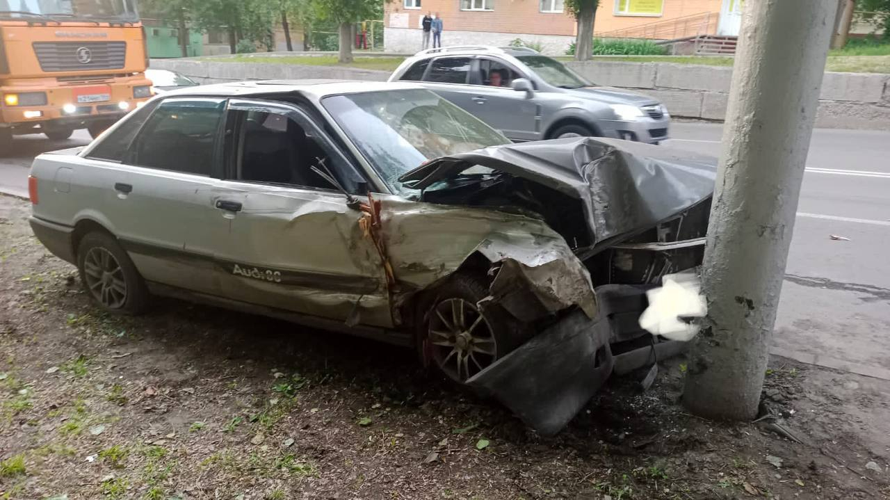 В Балаково подросток на мопеде подпал под колеса иномарки, в Саратове  водитель Audi протаранил столб — ИА «Версия-Саратов»