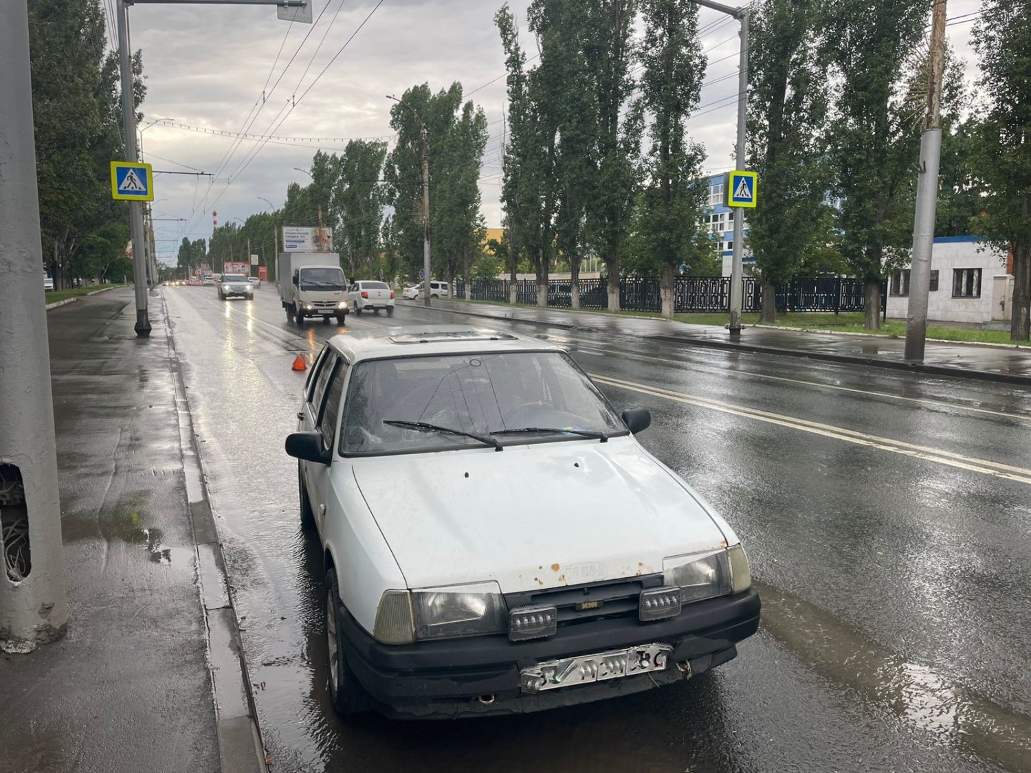 В результате столкновения Renault и «Гранты» в Энгельсе в больницу попали 58-летний  мужчина и 8-летний мальчик — ИА «Версия-Саратов»