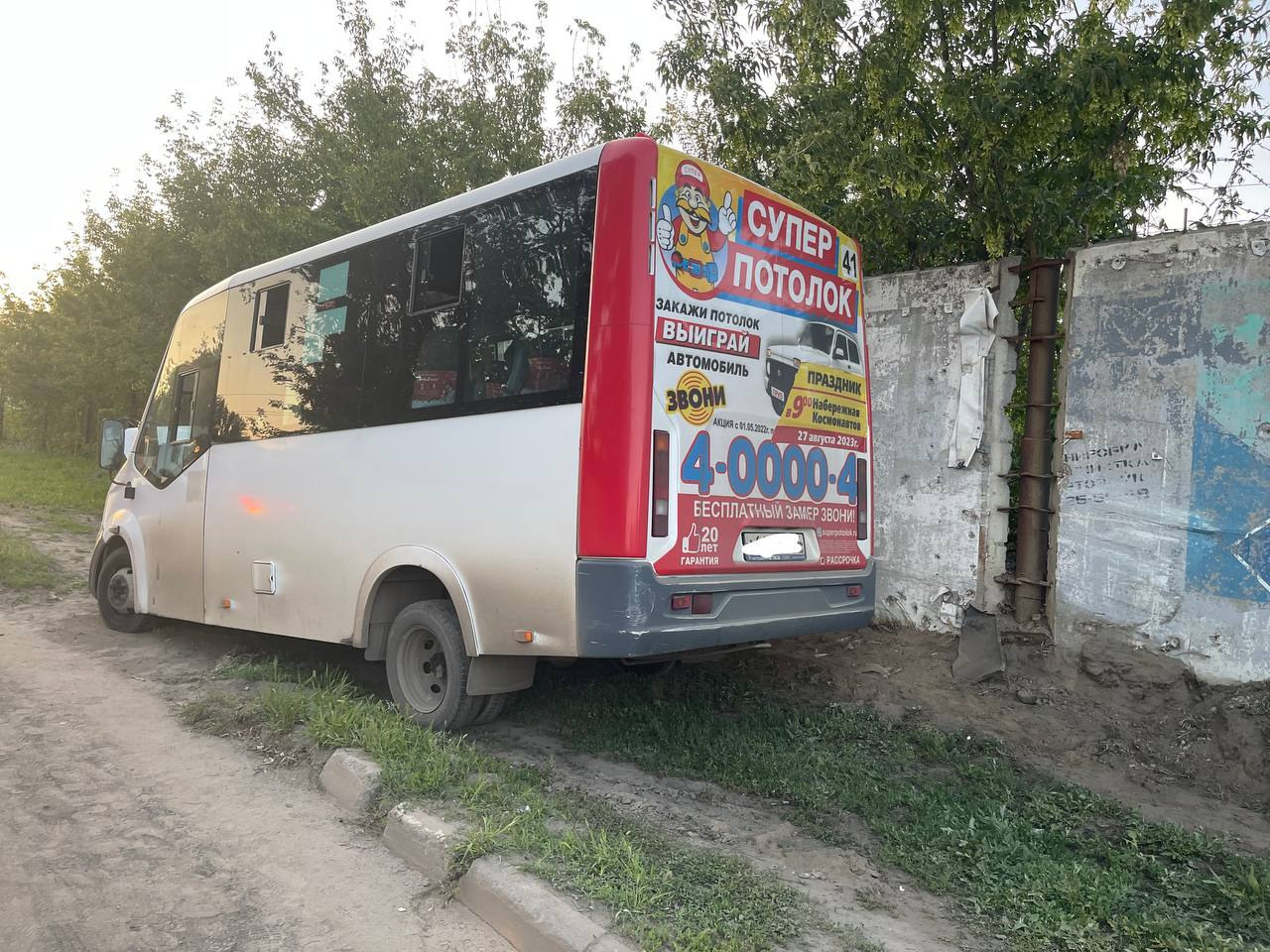 В Саратове маршрутка въехала в забор: пострадали 5 человек | 19.07.2023 |  Саратов - БезФормата