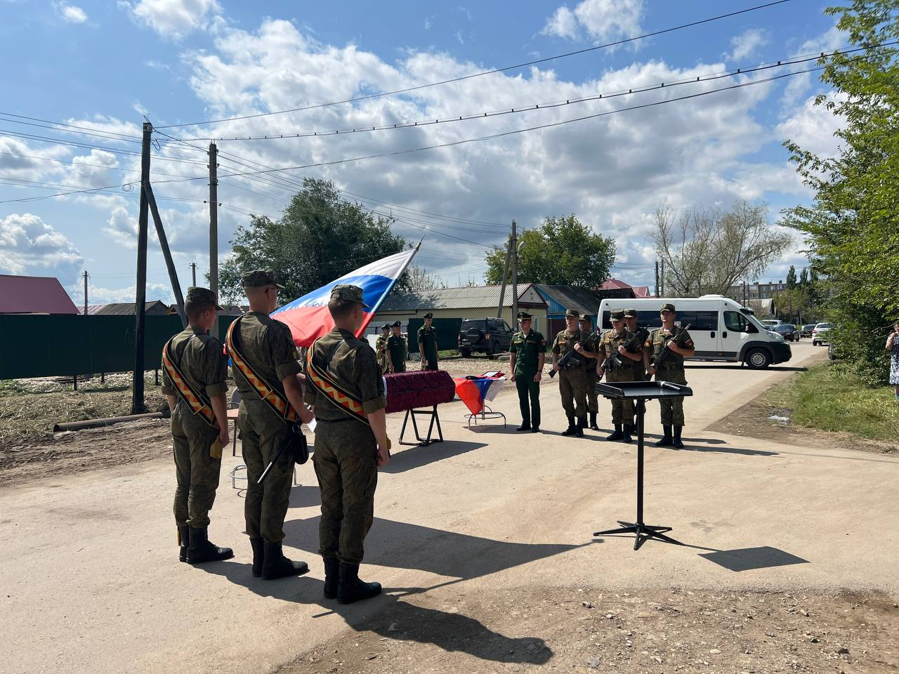 В Красном Куте простились с гранатометчиком, посмертно получившим Орден  Мужества — ИА «Версия-Саратов»