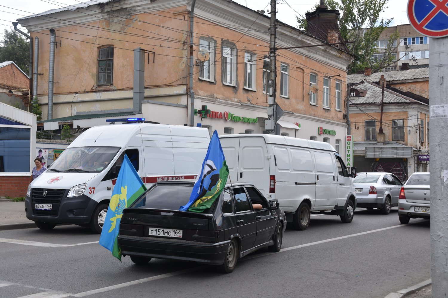 В Саратове День ВДВ отметили без военной техники, полевой кухни и концерта.  Фоторепортаж | 02.08.2023 | Саратов - БезФормата