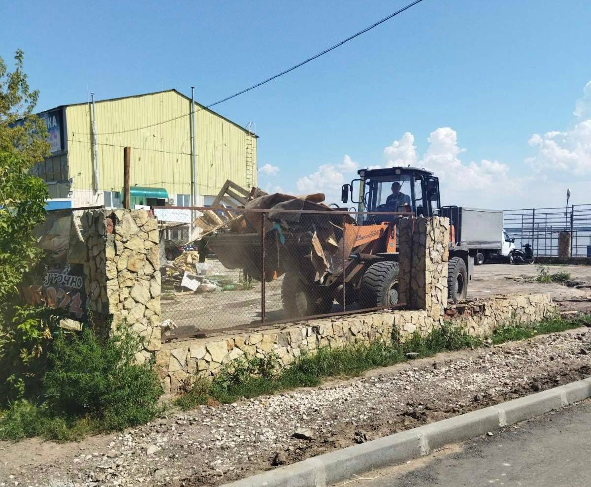 На новой набережной в Саратове снесли торговый павильон | 04.08.2023 |  Саратов - БезФормата