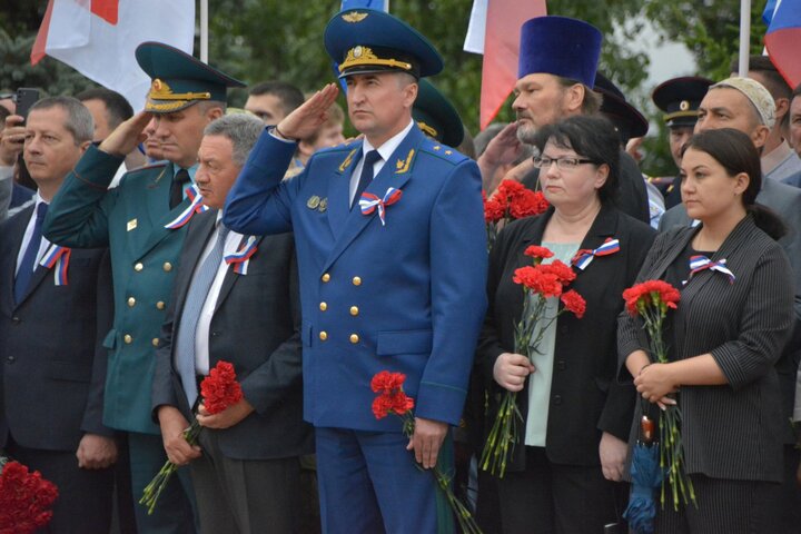 Прокурор Саратовской области Сергей Филипенко (в центре)