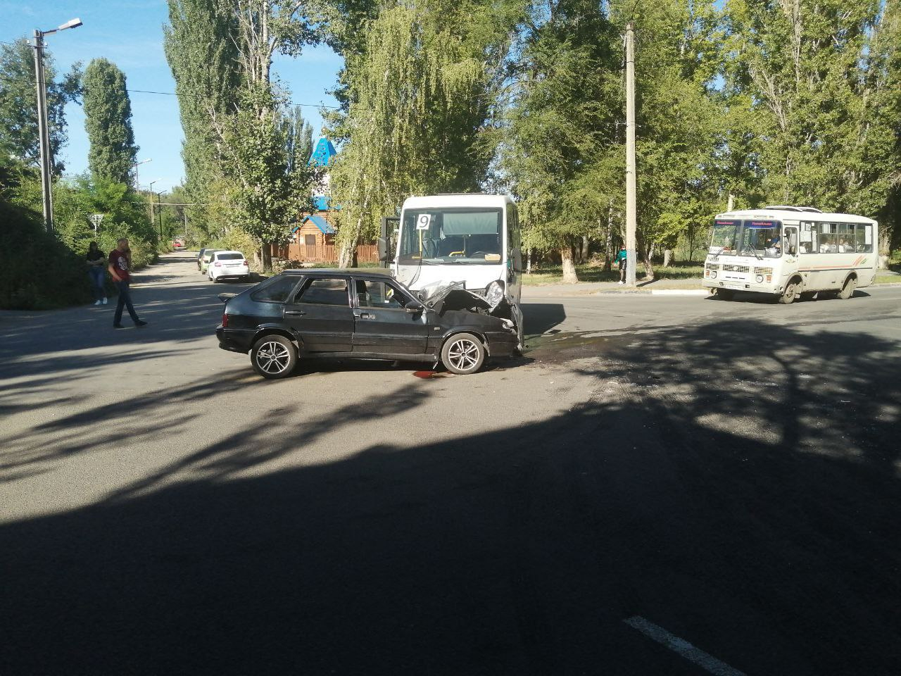 В Балаково маршрутка протаранила «четырнадцатую»: водитель легковушки и  подростки попали в больницу — ИА «Версия-Саратов»