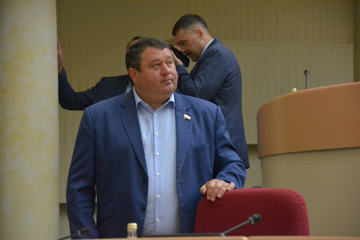 Депутат Станислав Денисенко