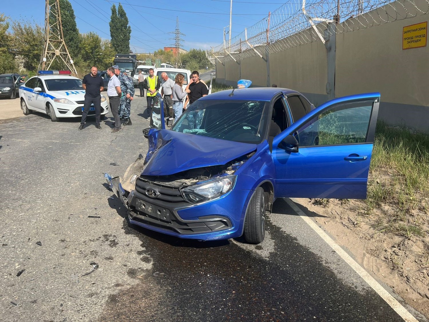 В Саратове «Гранта» врезалась в КамАЗ с прицепом, в Татищево две машины  вылетели с дороги — ИА «Версия-Саратов»