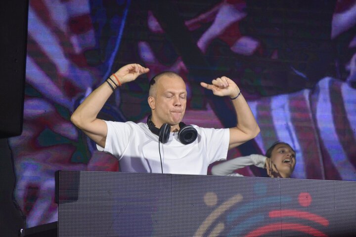 Диджей Грув