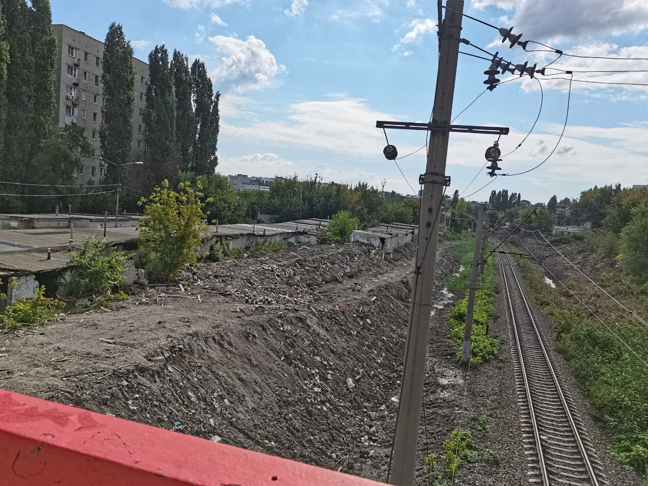 Попробовали бы чиновники сами здесь пройти»: саратовчанка рассказала о  разрухе вокруг сквера Марины Расковой — ИА «Версия-Саратов»