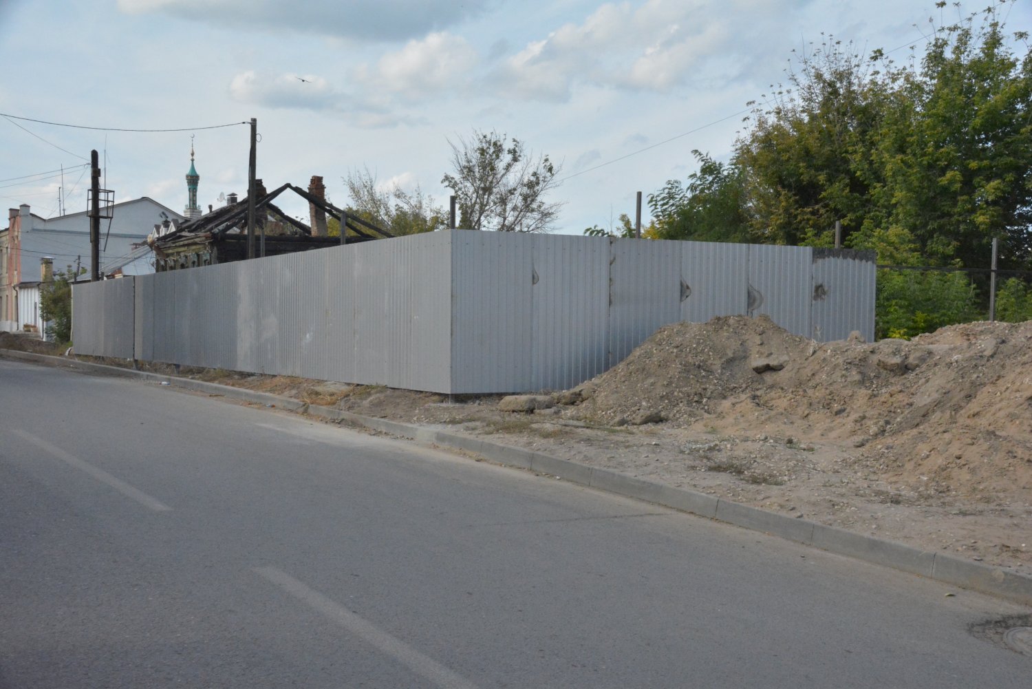 В центре Саратова обнесли забором участок, где разрешено построить  старообрядческий храм — ИА «Версия-Саратов»