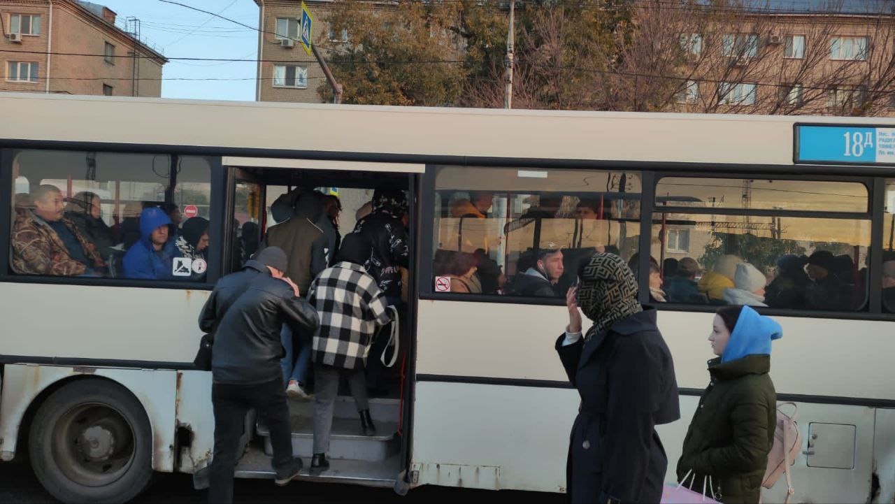 Чиновники назвали перегруженные маршруты, на которых водители не сажают  пассажиров на остановках — ИА «Версия-Саратов»