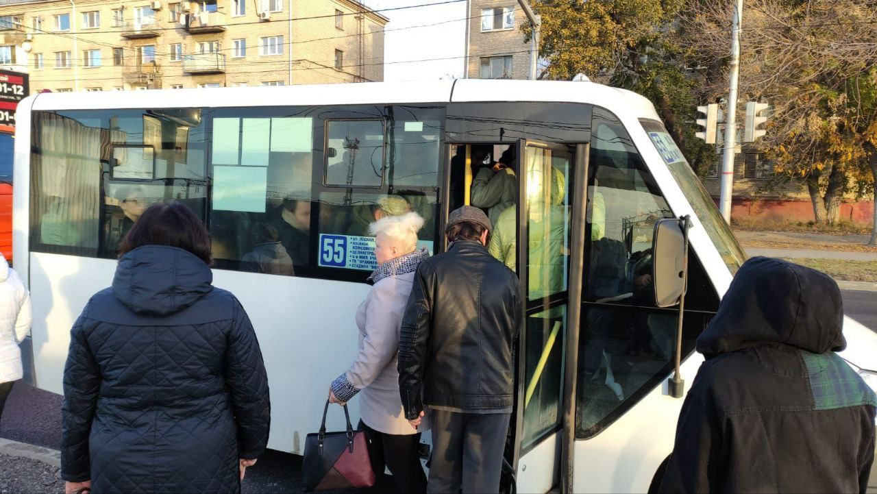 Чиновники назвали перегруженные маршруты, на которых водители не сажают  пассажиров на остановках — ИА «Версия-Саратов»