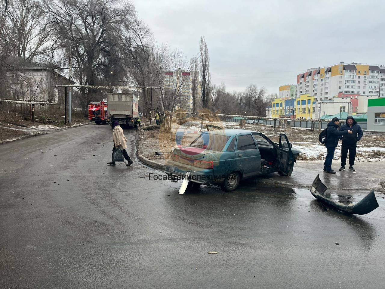 Утром в столкновении грузовика и легковушки пострадала женщина — ИА  «Версия-Саратов»