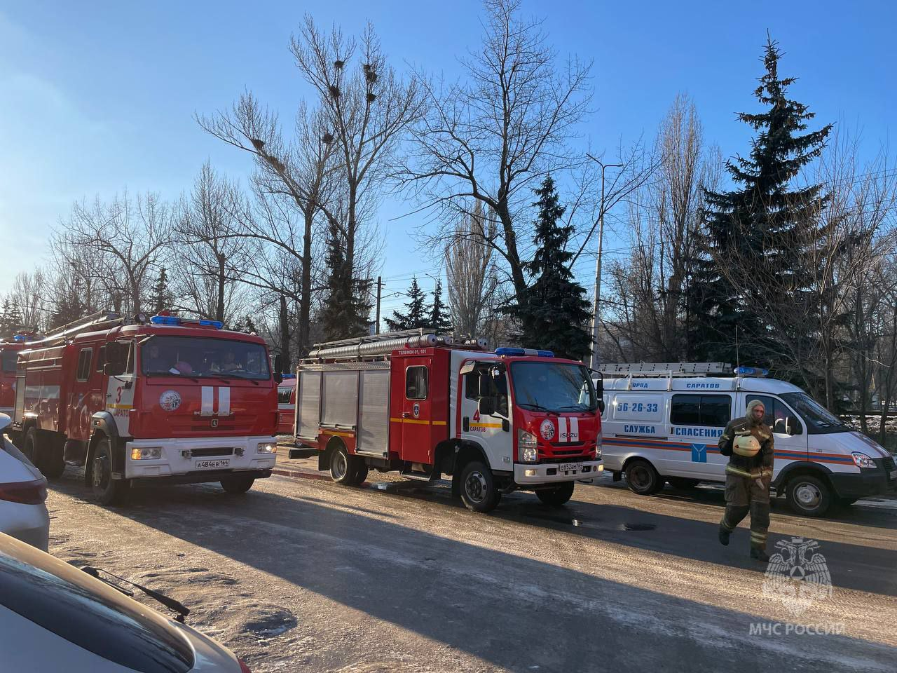 В Саратове горит ночной клуб, который находится рядом с театром оперы и  балета. Пожарные выехали по повышенному номеру вызова — ИА «Версия-Саратов»