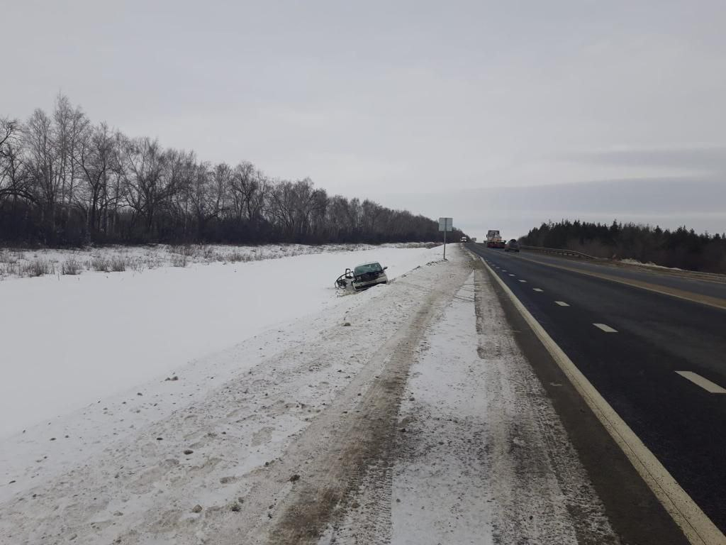 Иномарка с номерами Краснодарского края попала в аварию с трактором:  пострадали двое детей — ИА «Версия-Саратов»