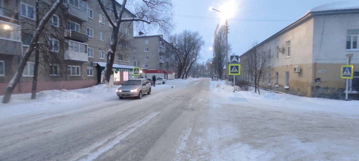 В Балашове девушку сбили на переходе, в Вольском районе пострадала водитель  Opel Corsa — ИА «Версия-Саратов»