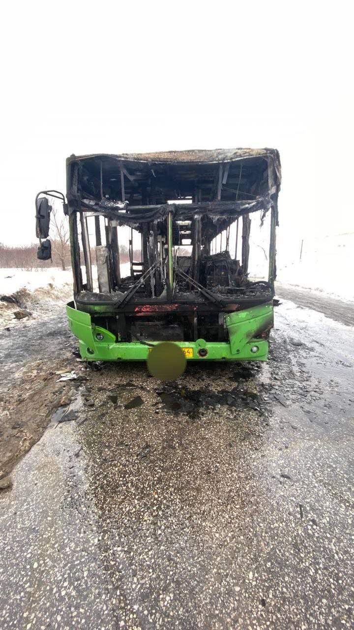 В Заводском районе загорелся автобус с пассажирами: водитель пытался  потушить пожар самостоятельно — ИА «Версия-Саратов»