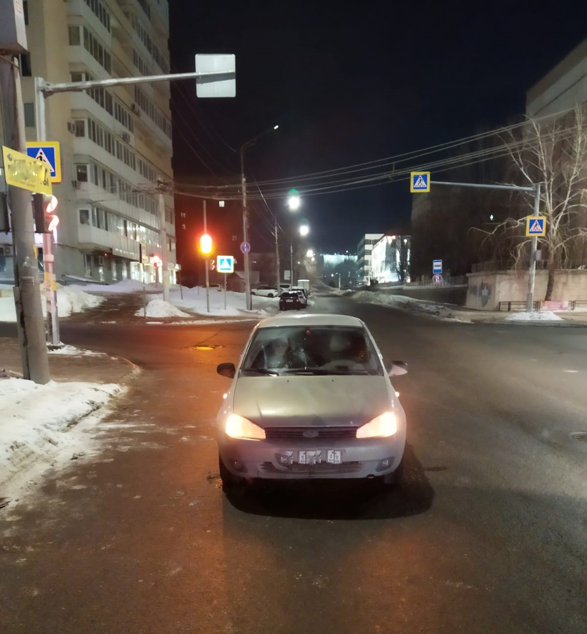 В Саратове сбили молодого человека на переходе, в Энгельсе под колёса  легковушки попала пешеход-нарушитель — ИА «Версия-Саратов»