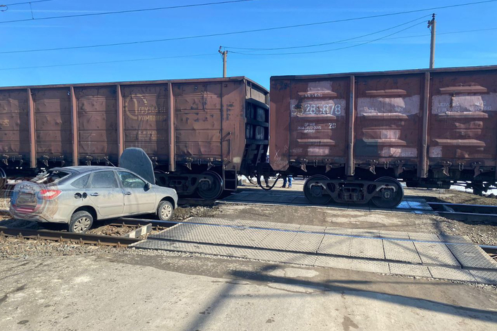 В Саратовской области «Лада Гранта» врезалась в товарный поезд — ИА ...