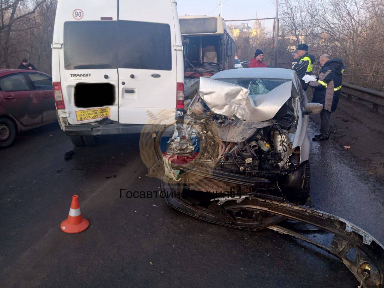 В тройной аварии с автобусами в областном центре пострадали два человека —  ИА «Версия-Саратов»