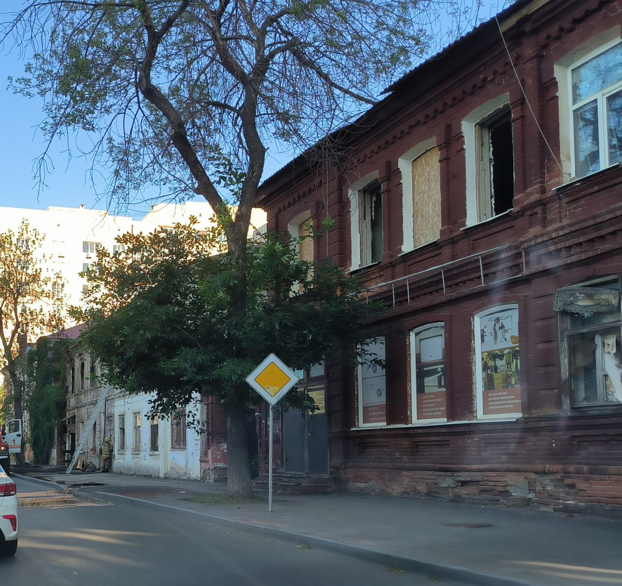 Разрушение старинных домов в Саратове продолжается: один загорелся, а  другой лишился чугунного балкона | 08.07.2024 | Саратов - БезФормата