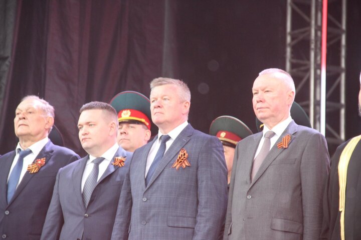 Мэр Саратова Михаил Исаев (третий в первом ряду)