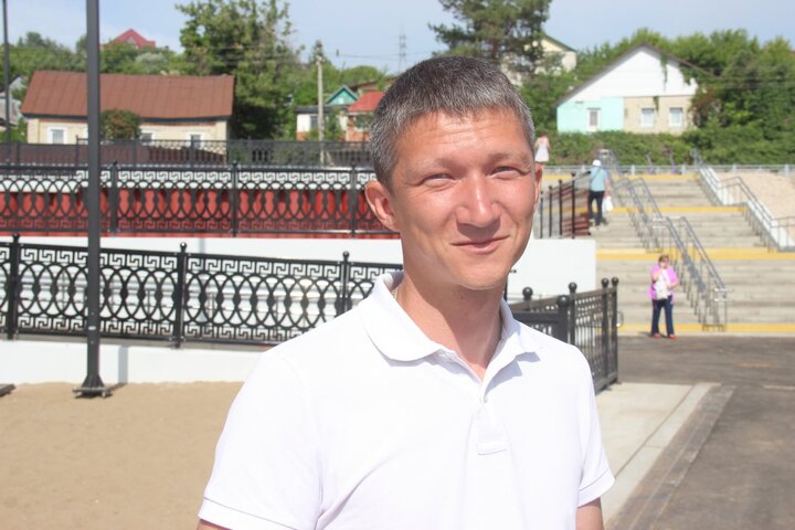 руководитель  МБУ «Садово-парковое» Евгений Савкин