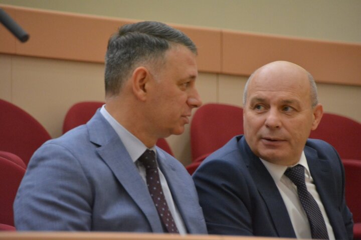 вице-губернатор Михаил Орлов (слева)