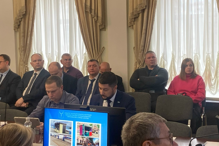 Лев Юсупов в центре