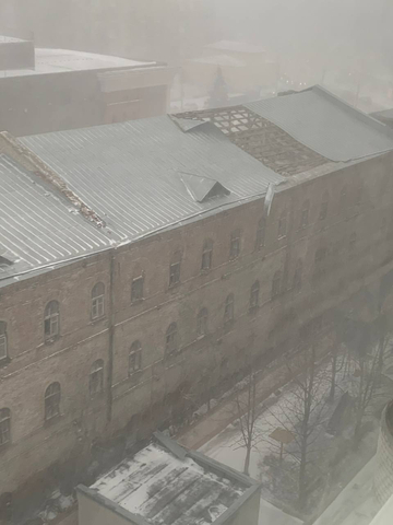 Здание казарм на Ильинской площади / фото из чата администрации Октябрьского района