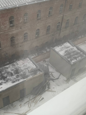 Здание казарм на Ильинской площади / фото из чата администрации Октябрьского района