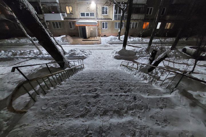 Лестница, ведущая к дому по адресу 4-й проезд Чернышевского, 6