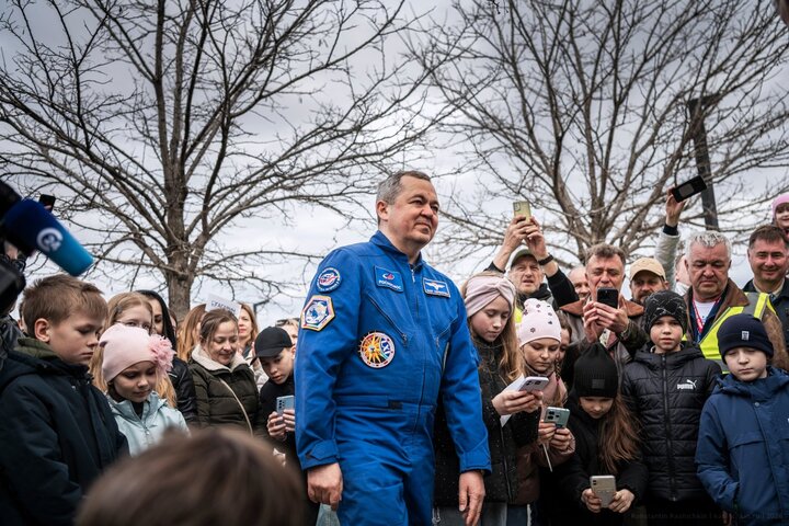В центре Олег Скрипочка фото: Константин Кашичкин / &copy; пресс-служба аэропорта &laquo;Гагарин&raquo;