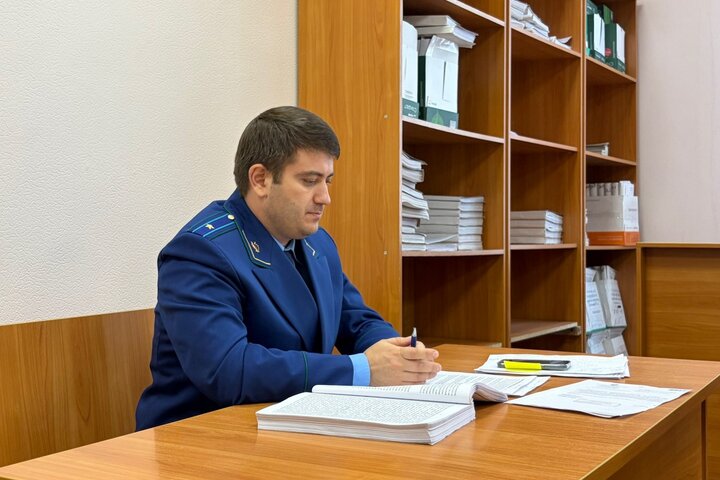 Старший помощник прокурора Волжского района Саратова Тимур Мустафаев
