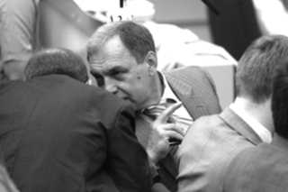 Дочь про отца не отвечает