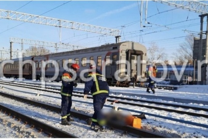 На саратовском вокзале погиб мужчина, попав под колеса поезда